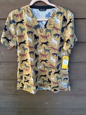 NWT Carhartt Tan Dog Print V-Neck Scrub Top size Medium